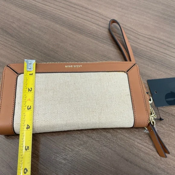 NWT Nine West Brown and Cream Wristlet Clutch Wallet - Picture 6 of 6